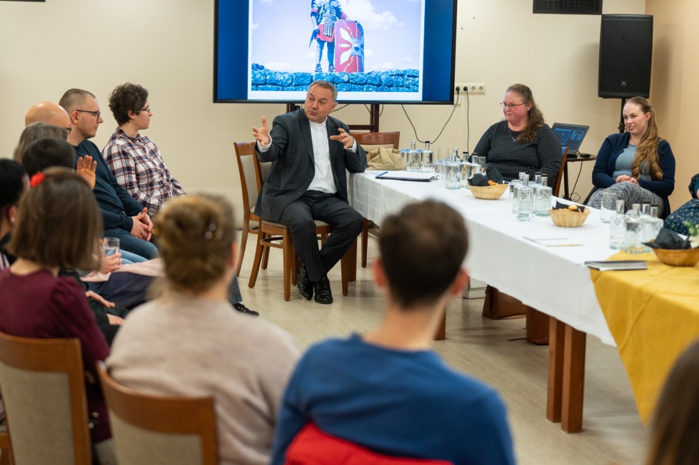 imgi_2_980_2025_11_13_fiatal_felnott_forum_27